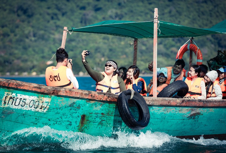 សប្បាយៗជាមួយកម្មវិធីបុណសមុទ្រ